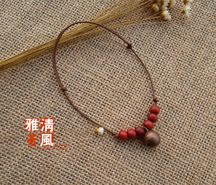 Nguyên bản làm bằng tay đỏ lê gỗ hạt đỏ chuông đồng vòng chân nữ retro phong cách dân tộc trang sức phụ kiện chân nhẫn - Vòng chân lắc chân nữ nhật bản