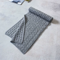 Светло -серый шарф