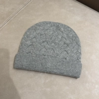 Светло -серая шляпа