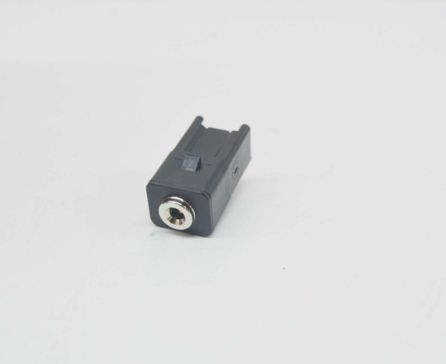 Suitable for Old Volvo Xc90 Aux Playback Plug Xc60S80L S40 S60S90 S60 V40C30 Suitable for Old Volvo Xc90 Aux Playback Plug Xc60S80L S40 S60S90 S60 V40C30