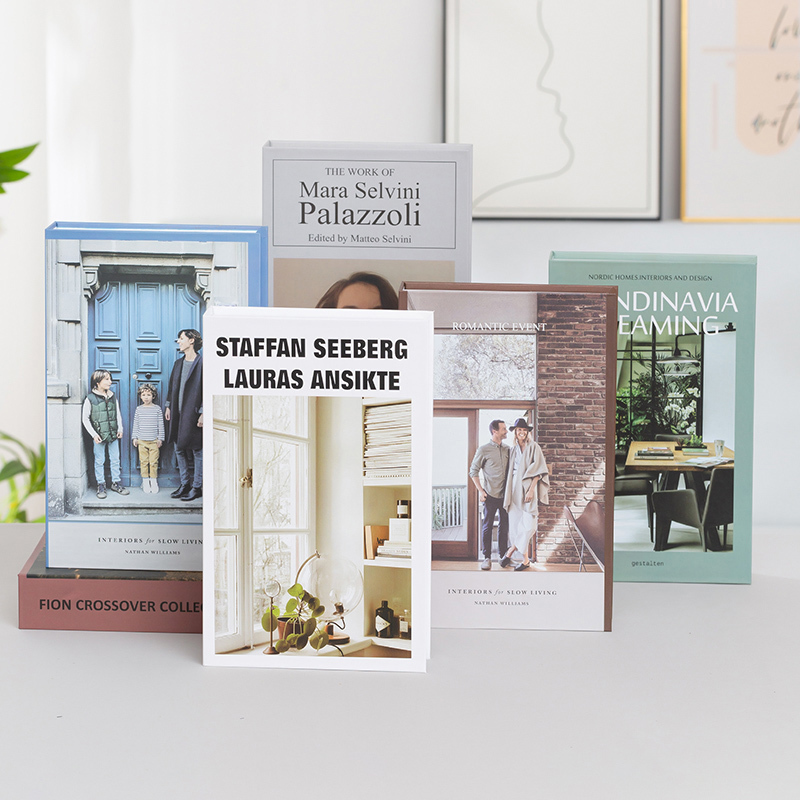 Simple Fake Book Decoration That Can Be Opened to Hide a Phone, a Disguised Shooting Prop Book That Can Store a Fake Book and Serve as a Creative Ornament