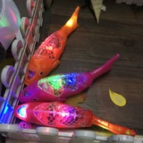Земля подталкивания света маленькие игрушки и микро -бизнес творческий подарок детская проекция музыка Shake Fish Flashlight Night Market Supply