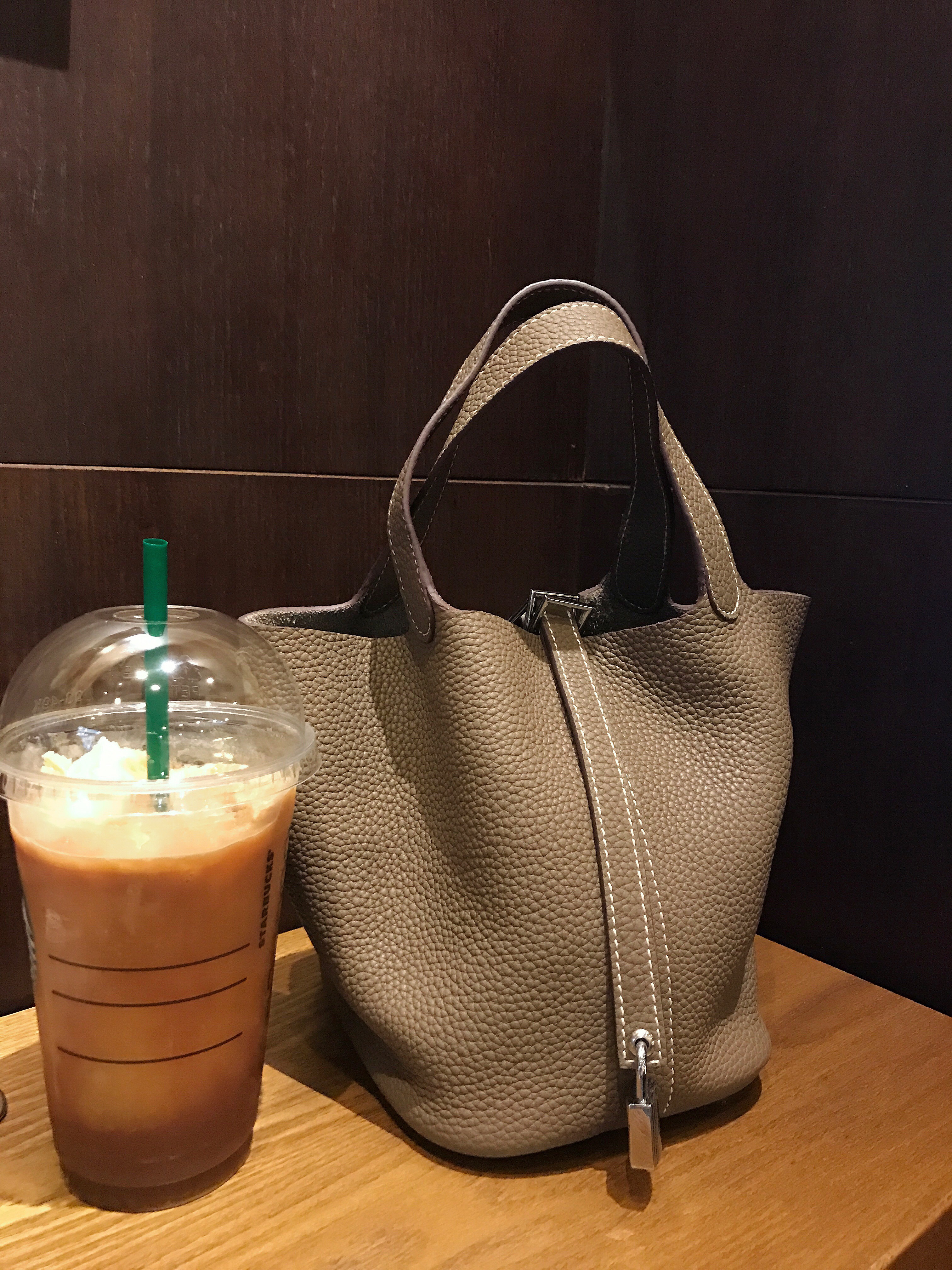 Pinggou's bag once crushed all the food baskets in the Hamilton factory store authorized to produce