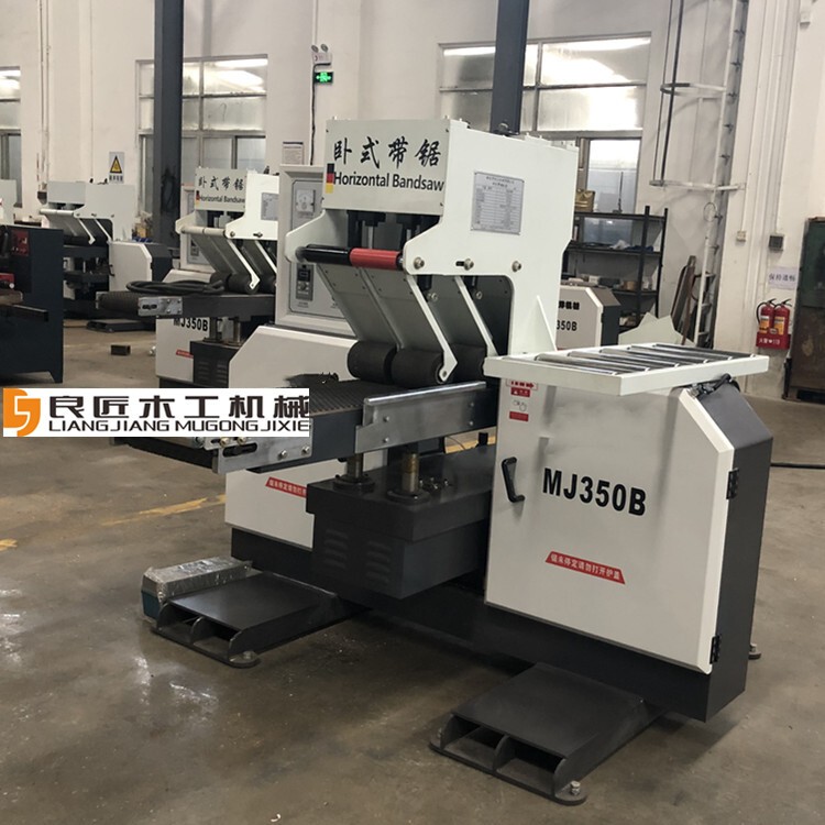 Horizontal Band Saw Machine for Cutting Round and Square Wood, Automatic Feeding Log Sliding Table Saw, Single Blade Saw, Panel Cutting Machine Horizontal Band Saw Machine for Cutting Round and Square Wood, Automatic Feeding Log Sliding Table Saw, Single Blade Saw, Panel Cutting Machine