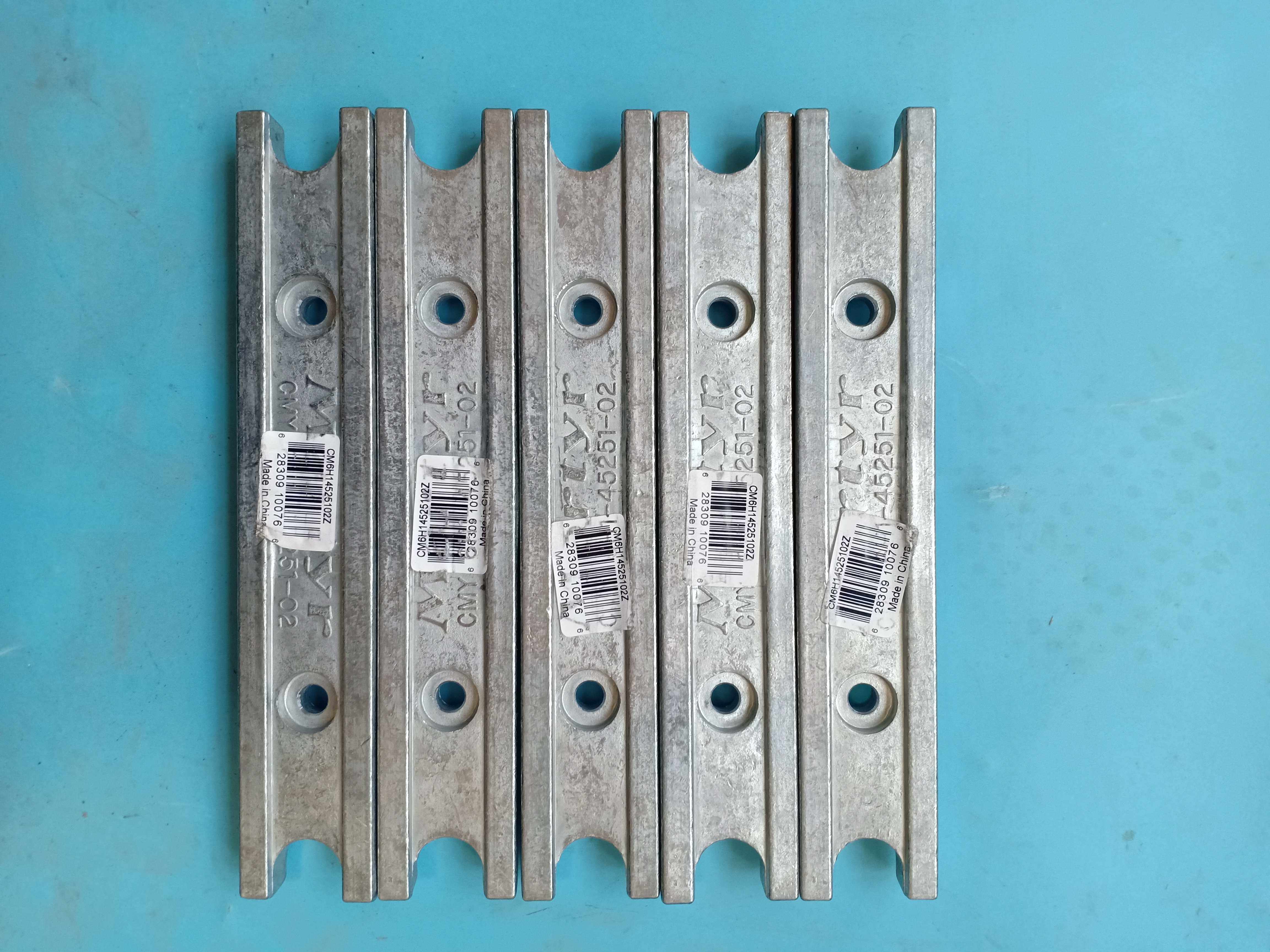 Applicable to mountain leaves 85 horsepower ship external engine hanging frame long anode anti - corrosion zinc block
