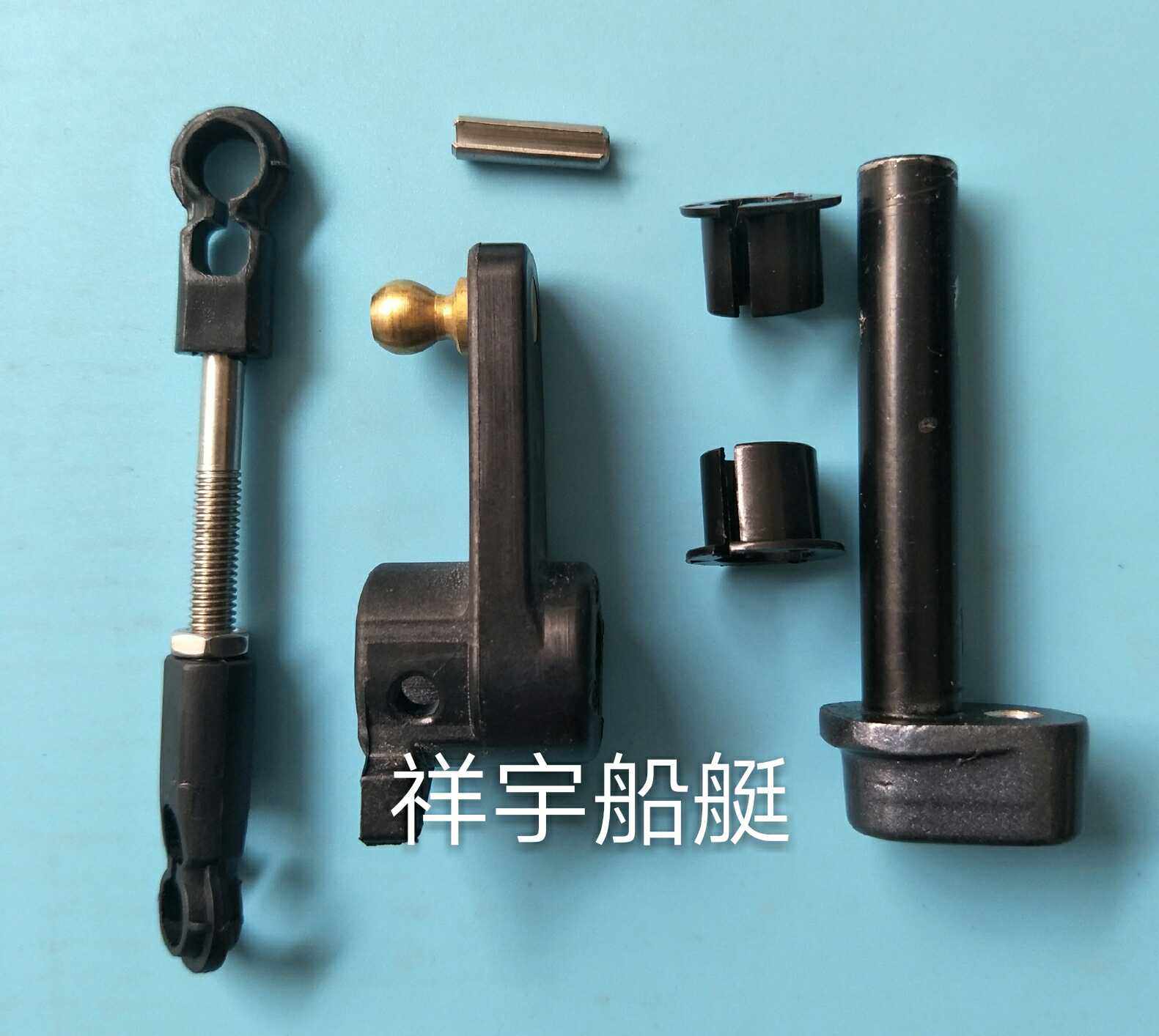 The sea lion 30 horsepower boat outside the mountain leaves the sea in the sea to change the front of the throttle connecting accessories