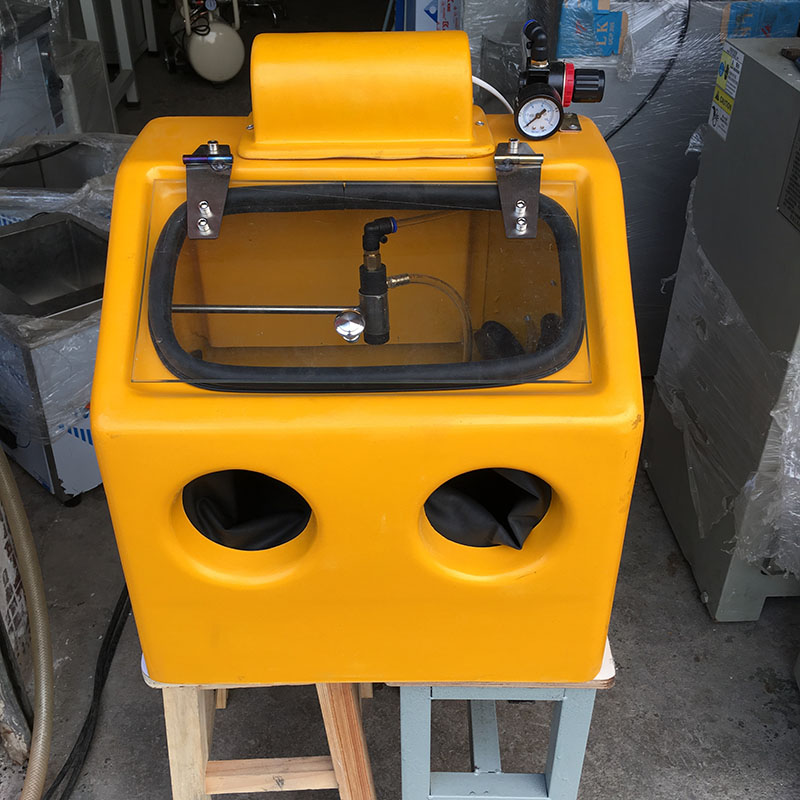 Manual box water blasting machine small anti - sand blasting machine removed from impurity deoxide peel blasting