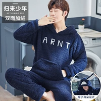 Возвращается мальчик