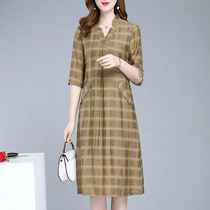 Plaid shirt dress female 2020 Spring and Autumn New temperament wide wife over the knee in the middle sleeve long cotton slim thin