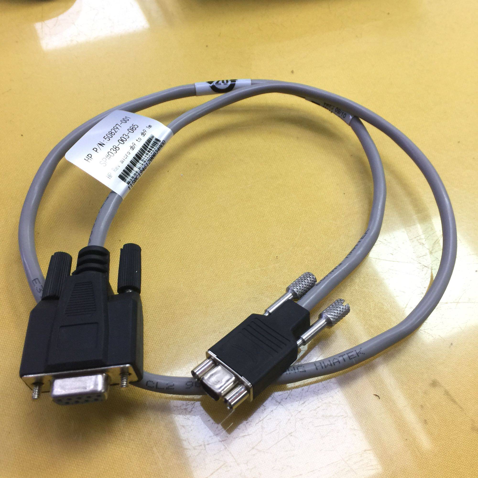 HP EMC 508297-001 038--003-084 micro -db9 TO db9 F 1m