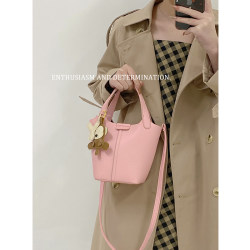 Summer niche design small bag female 2022 new trendy fashion foreign style shoulder texture hand hand -woven barrel bag