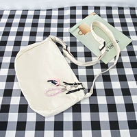 Белая розовая подвеска