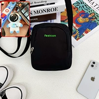 Зеленая маленькая космическая подвеска