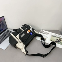 Комбинация черно-белого цвета + набор значков из 5 человек