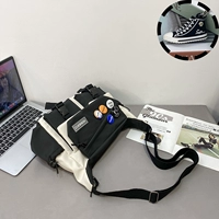 Черно-белый цвет сочетания + 5-часовой набор значков + модный кулон обуви