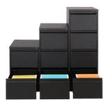 Файловый шкаф шкаф шкаф шкаф четыре боевой карты карты карты висят шкаф шкаф шкаф файловый шкаф висят быстрый лабораторный шкаф