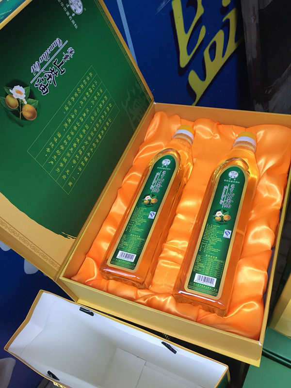 Wu Yilian Yu Yu Yu Yu Yu Yu Yu Yu Yu Yu Yu Yu Yu 2 boutique gift box 100% pure wood vegetable oil gives face