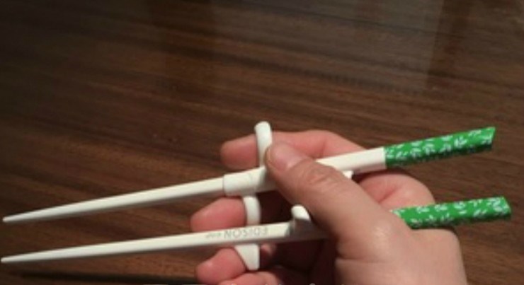 Assisted adults use the kiddie grip to eat their own new material Puzzle Correction Chopsticks Posture Stroke Hemiplegia