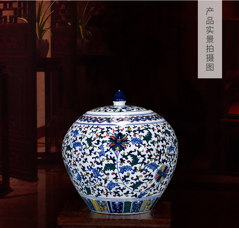 Jingdezhen porcelain vases, antique hand - made color of blue and white porcelain cover pot Chinese style classical sitting room adornment is placed