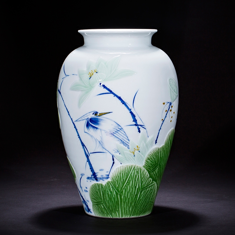 Jingdezhen ceramics, vases, flower arrangement by hand carved sitting room porch decoration of new Chinese style household furnishing articles