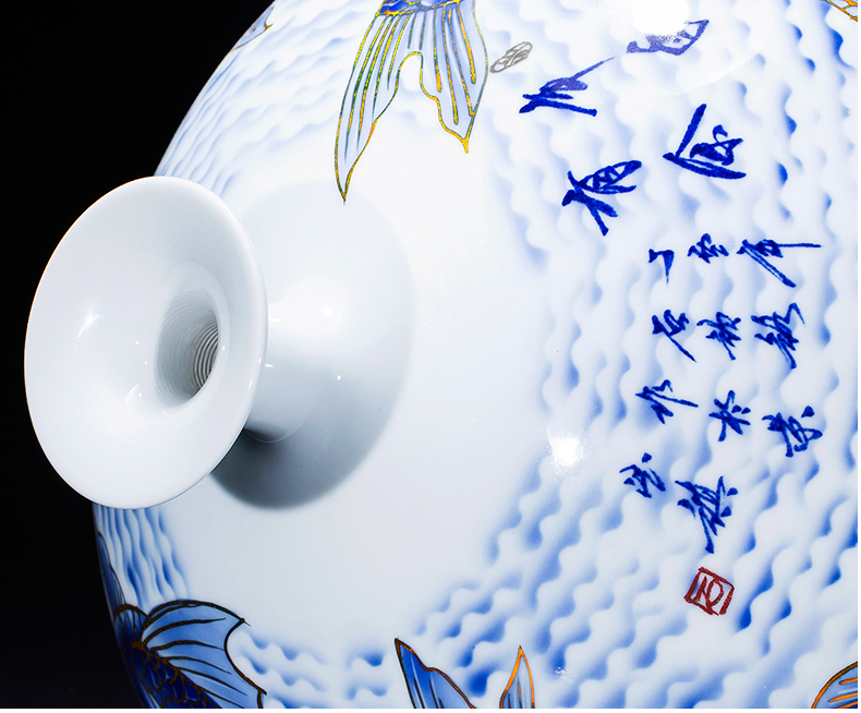 Jingdezhen ceramics vase famous master hand draw every year more than Chinese blue and white porcelain is a sitting room adornment is placed