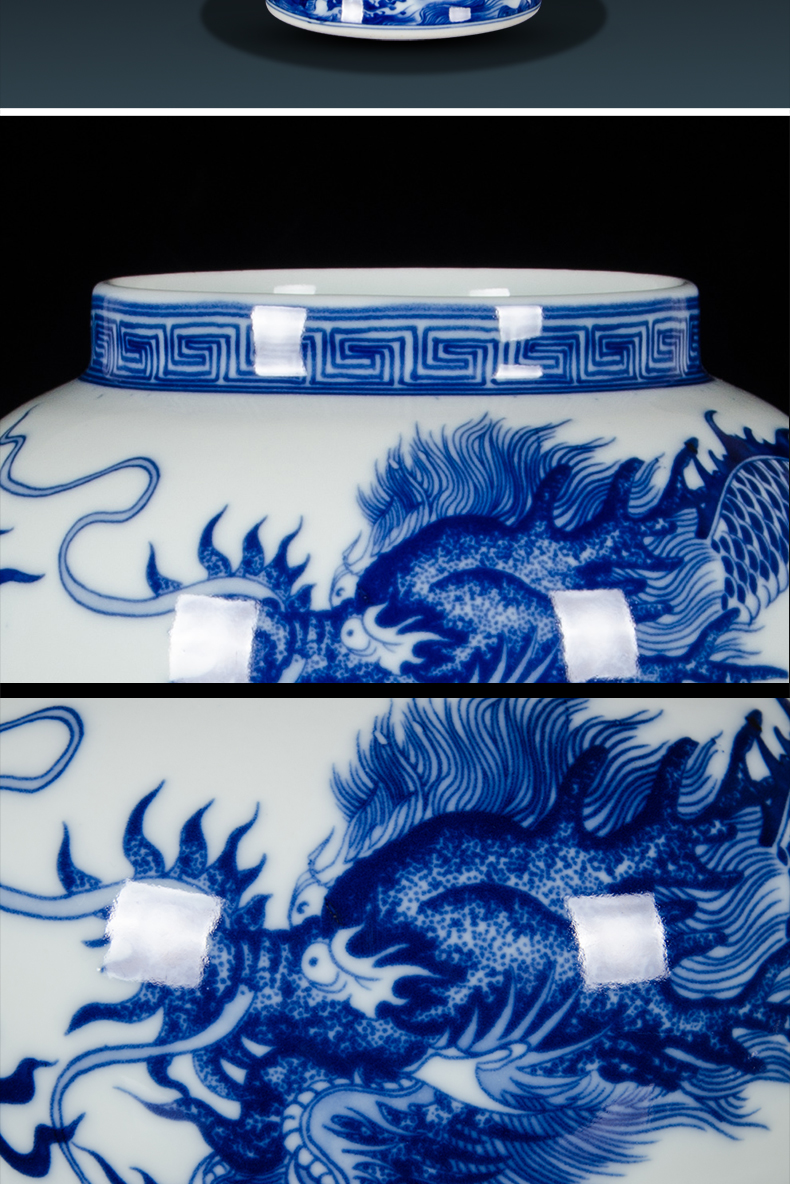 Jingdezhen ceramics imitation qianlong years ears antique Chinese blue and white porcelain vase home sitting room adornment is placed