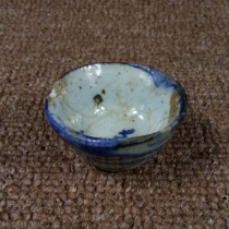 Bag old diameter 5 cm Qing dynasty green flower porcelain small wine glass with imperfections