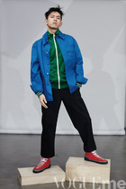 vogue me clothing and beauty magazine in December 2017 Li Xians interview inside the page spot