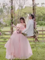 Розовое платье