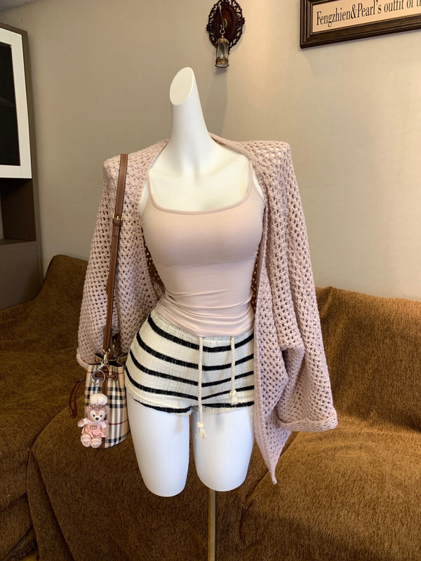 Popw LAOSHU a Set of Three Pieces Including a New Hollow-Out Knitted Jacket, Camisole, and Shorts for the Summer of 2026 Popw LAOSHU a Set of Three Pieces Including a New Hollow-Out Knitted Jacket, Camisole, and Shorts for the Summer of 2026