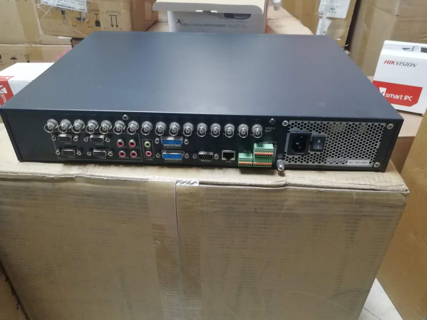 DS-6316D-T Hikvision 16 - way simulation coaxial camera video decoder 9 new color