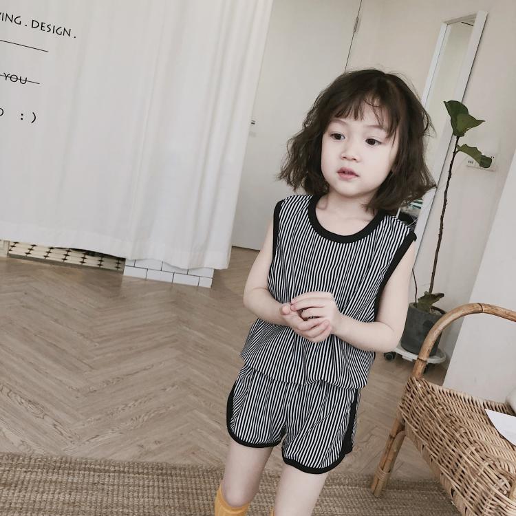 2018 trẻ em mùa hè của sọc thể thao phù hợp với cô gái không tay vest + quần short mẫu giáo giản dị hai mảnh thủy triều