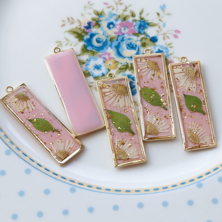 One Long PendantSummer Tender powder Natural flower Seal in wave love And Rectangle Pendants Japan DIY Earrings parts Gutta percha Material Science