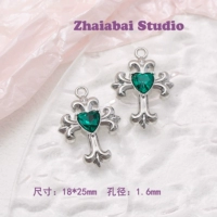 Кулон зеленого креста цветов