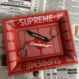 Supreme20FW KeyChain Futura логотип для ключей резиновой травы письма Trend Trend подвеска