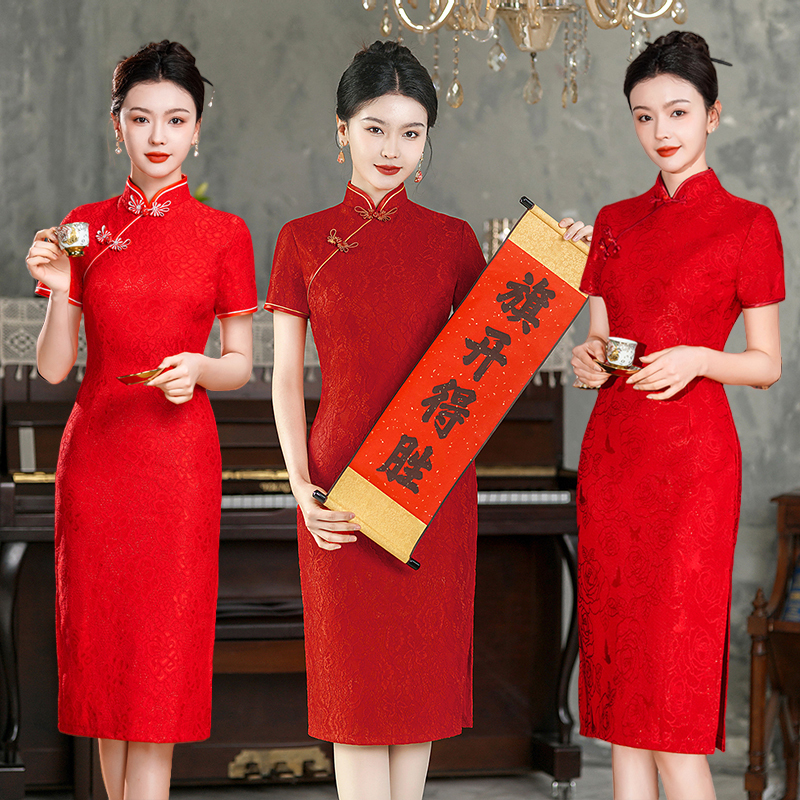 2026 New Model Wine Red Cheongsam for College Entrance Exam, New Chinese Style Petite Mother's Outfit, Mid-Length Runway Performance Costume