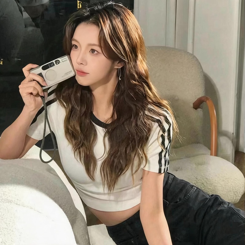 Discount Benefits | Song Yuqi's Same Style 1:1 Embroidered Short T-Shirt for Women, Summer Casual Short-Sleeved Three-Stripe Loose Top