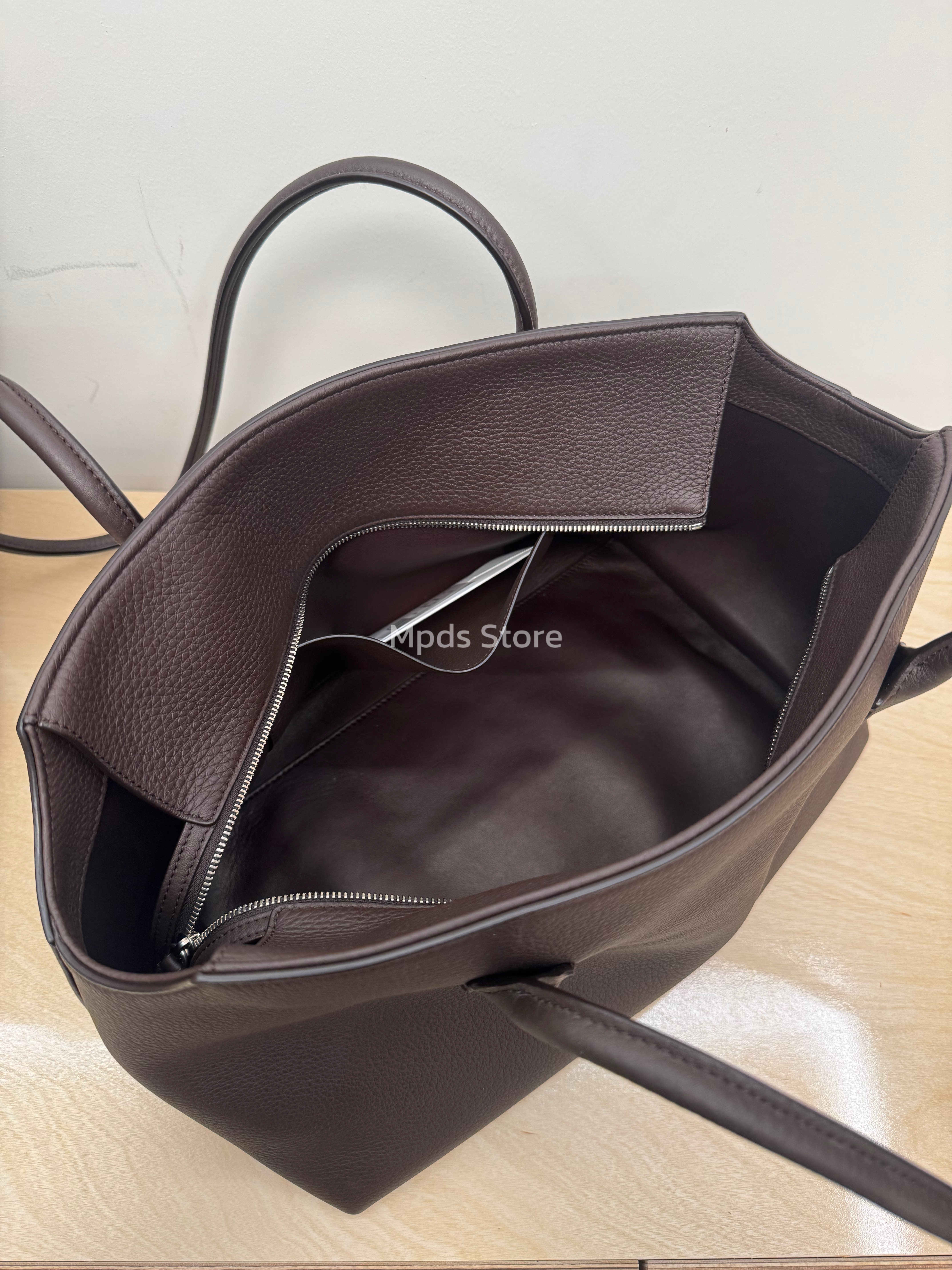26 капсул Early Spring The Row Terrasse Bag аспект воловья кожа подмышка ручная сумку мешок Jennie в этом же моделье the row 