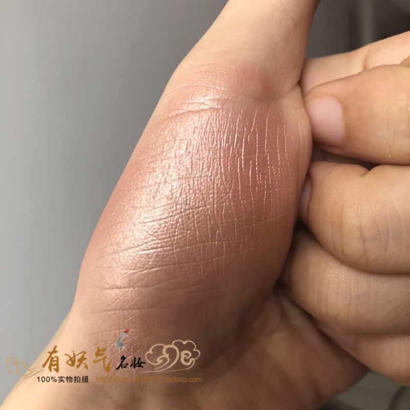 Điểm nổi bật yêu thích của tôi ~ Vàng sáng tức thì làm nổi bật nàng tiên cá phấn bắt sáng fenty