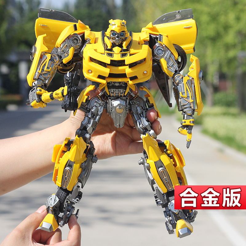 Alloy enlarged version of Battle blade bumblebee car deformation toy robot Sky helmet mp10 pillar hand King Kong