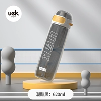 Весна и летняя водяная чашка прохладный черный