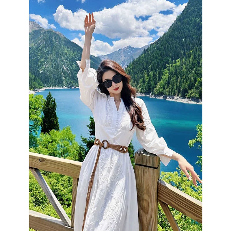 2026 Spring and Autumn New Style Yunnan Xinjiang Grassland Travel Photography Dress Exquisite Niche Design Embroidered Long Dress