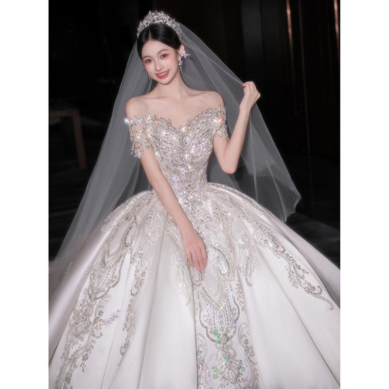 Легкое роскошное свадебное платье на одно плечо bride 2026, новинка, атласная основная пряжа, высококачественная текстура, небольшая тяжелая промышленность, большой размер хвоста