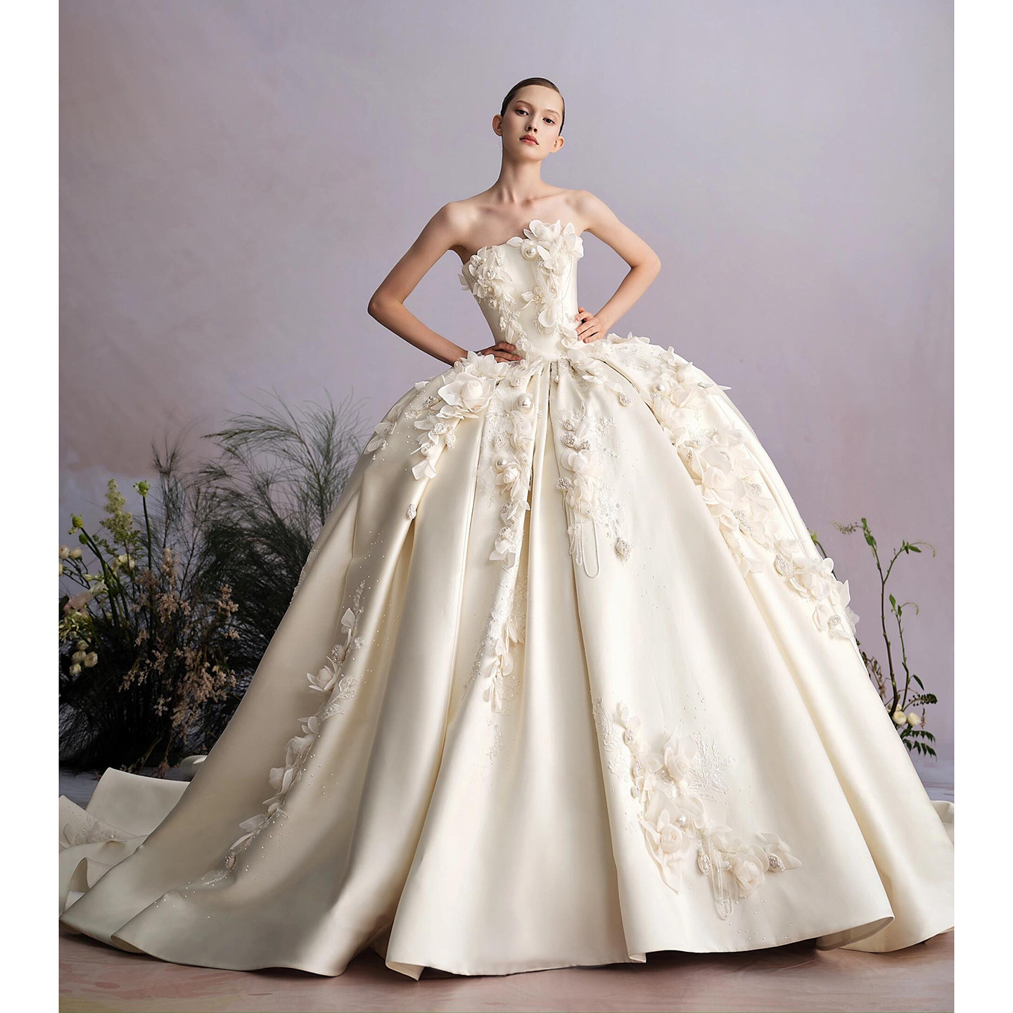 Свадебное платье-топик 2025 new bride с маленьким французским цветочком из основной пряжи, высококачественная текстура, тяжелая промышленность, ретро длинный хвост