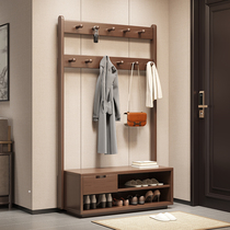 Входная дверь с крепкой деревянной висячей спальня с ванной комнатой может сидеть простые и разносторонние наряды с одежкой меняющие туфли с обувной стойкой