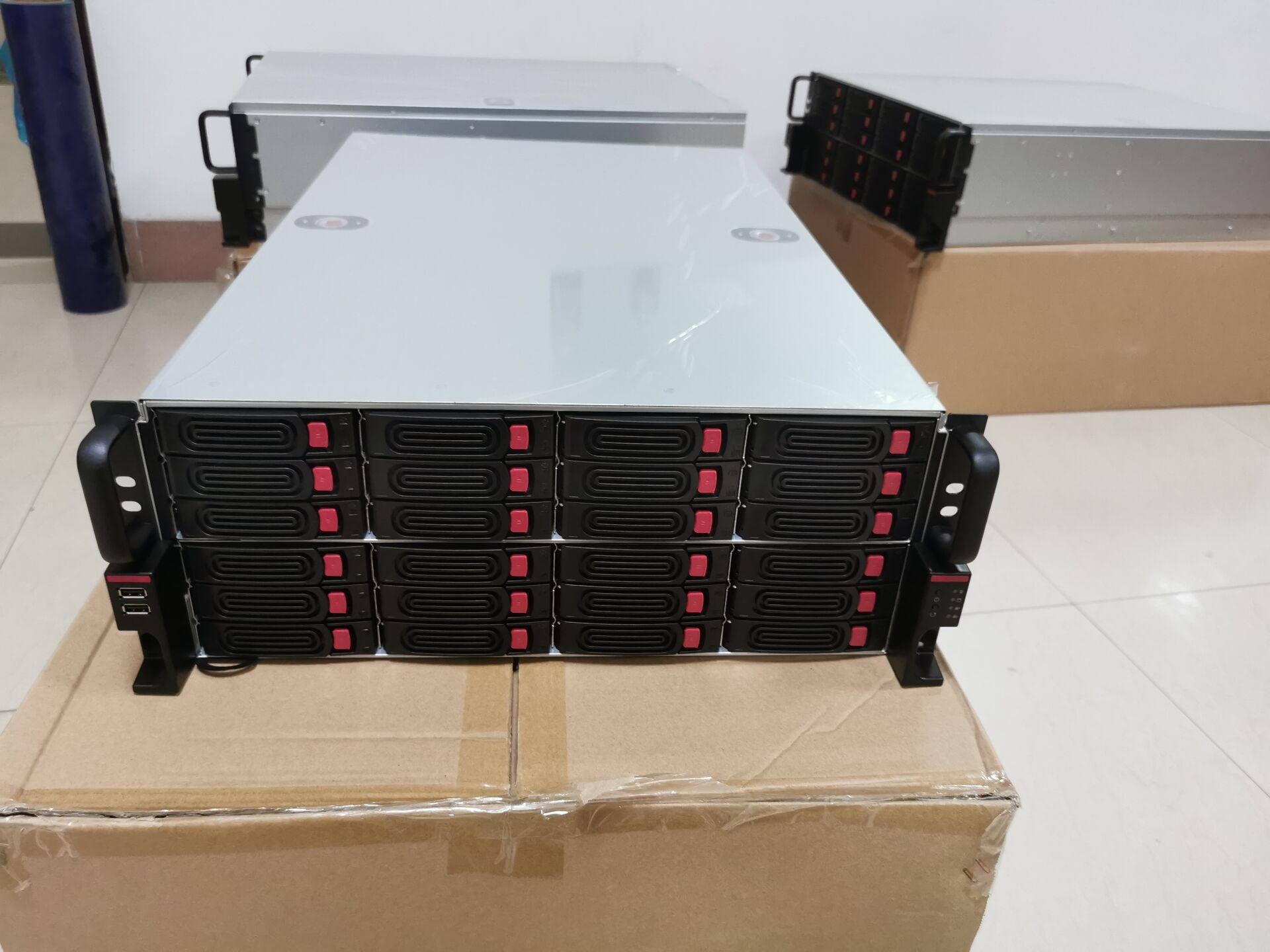 24 - bit 4U new hot - plug server chassis 6G backboard disk array storage cabinet support large graphics card