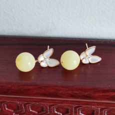 Серьги 原创天然金绞蜜蜡耳钉蝴蝶彩贝耳饰简约精致日常小巧纯银夏季耳坠