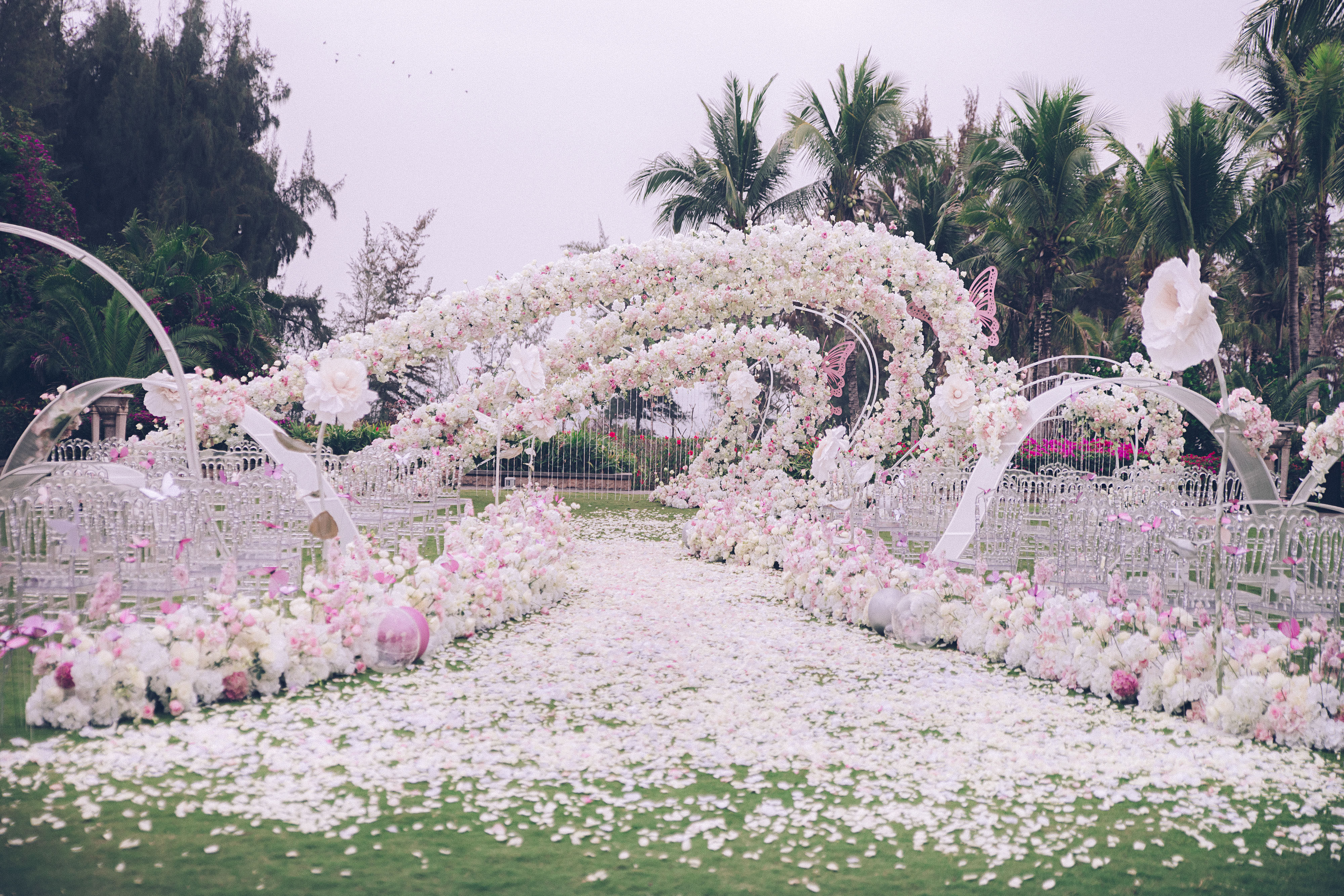 Sanya Wedding Company Wedding Full Set Planning Seaside Lawn Ceremony Decoration + Dinner Party + Four King Kong New Models