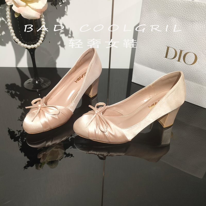 Beautiful Champagne-Colored Round-Toe Bow-Knot Chunky Heel High-Heeled Shoes for Women 2026 New Satin Comfortable Shallow Mouth Single Shoes Beautiful Champagne-Colored Round-Toe Bow-Knot Chunky Heel High-Heeled Shoes for Women 2026 New Satin Comfortable Shallow Mouth Single Shoes