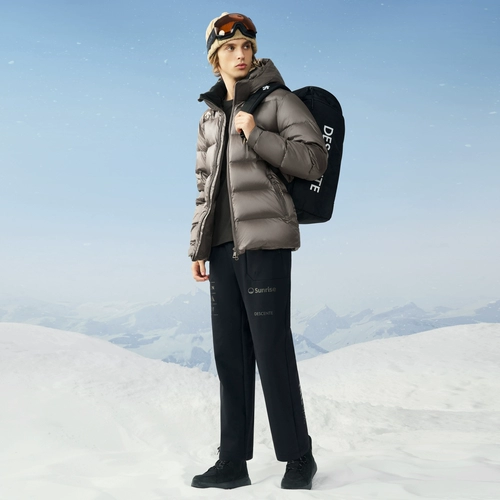 Спортивная демисезонная удерживающая тепло короткая толстовка с капюшоном для отдыха, куртка